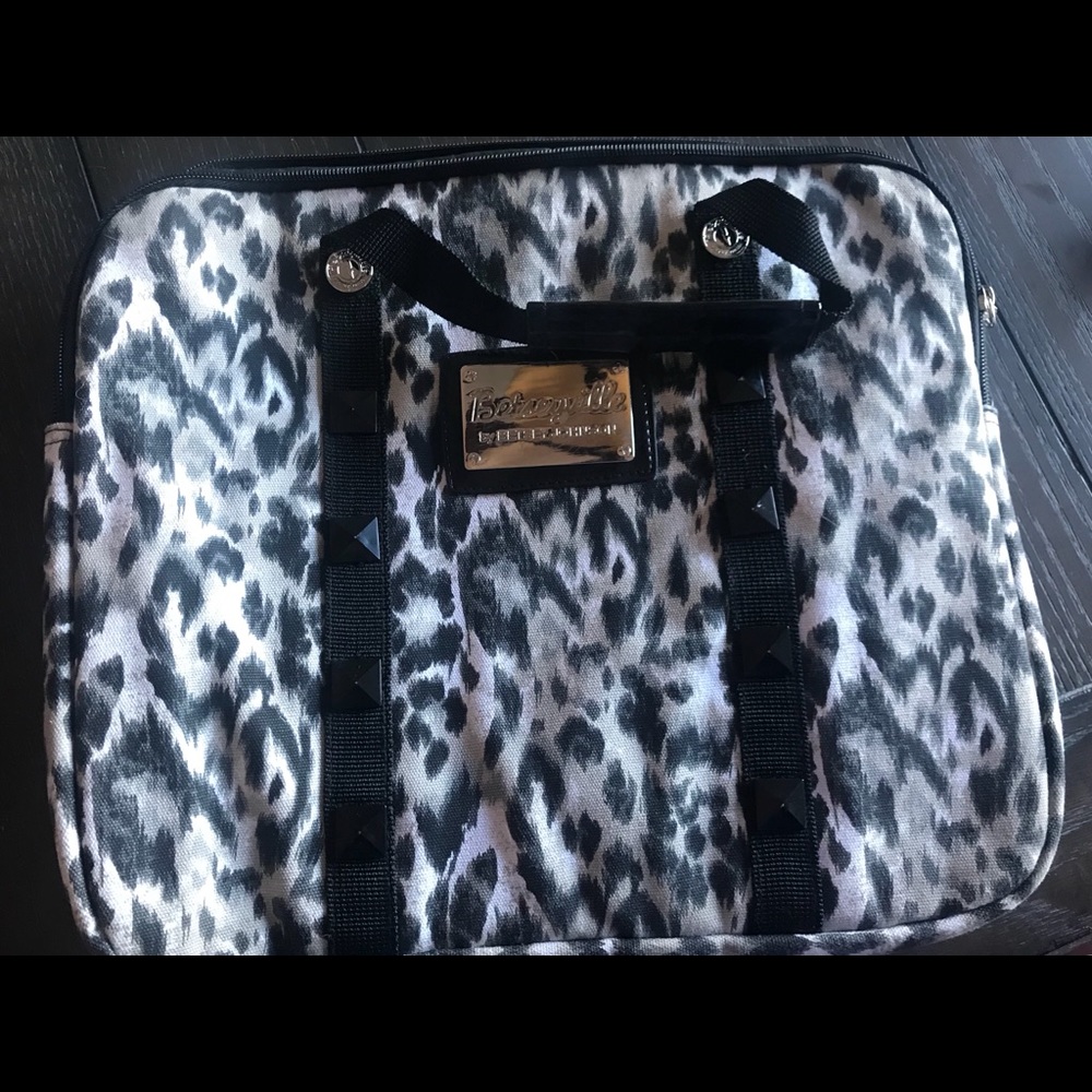 Betsey Johnson Laptop Case/Carrier